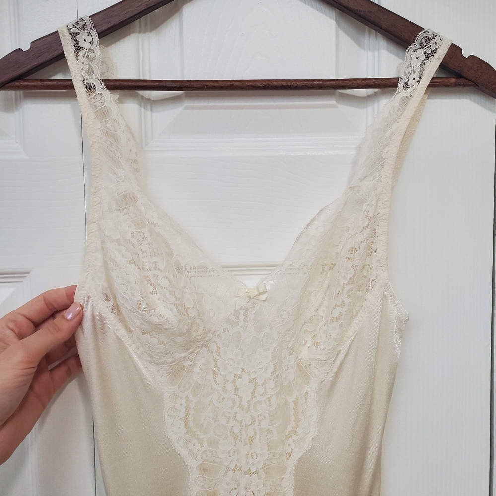 Vintage Olga Cream Nightgown sz L